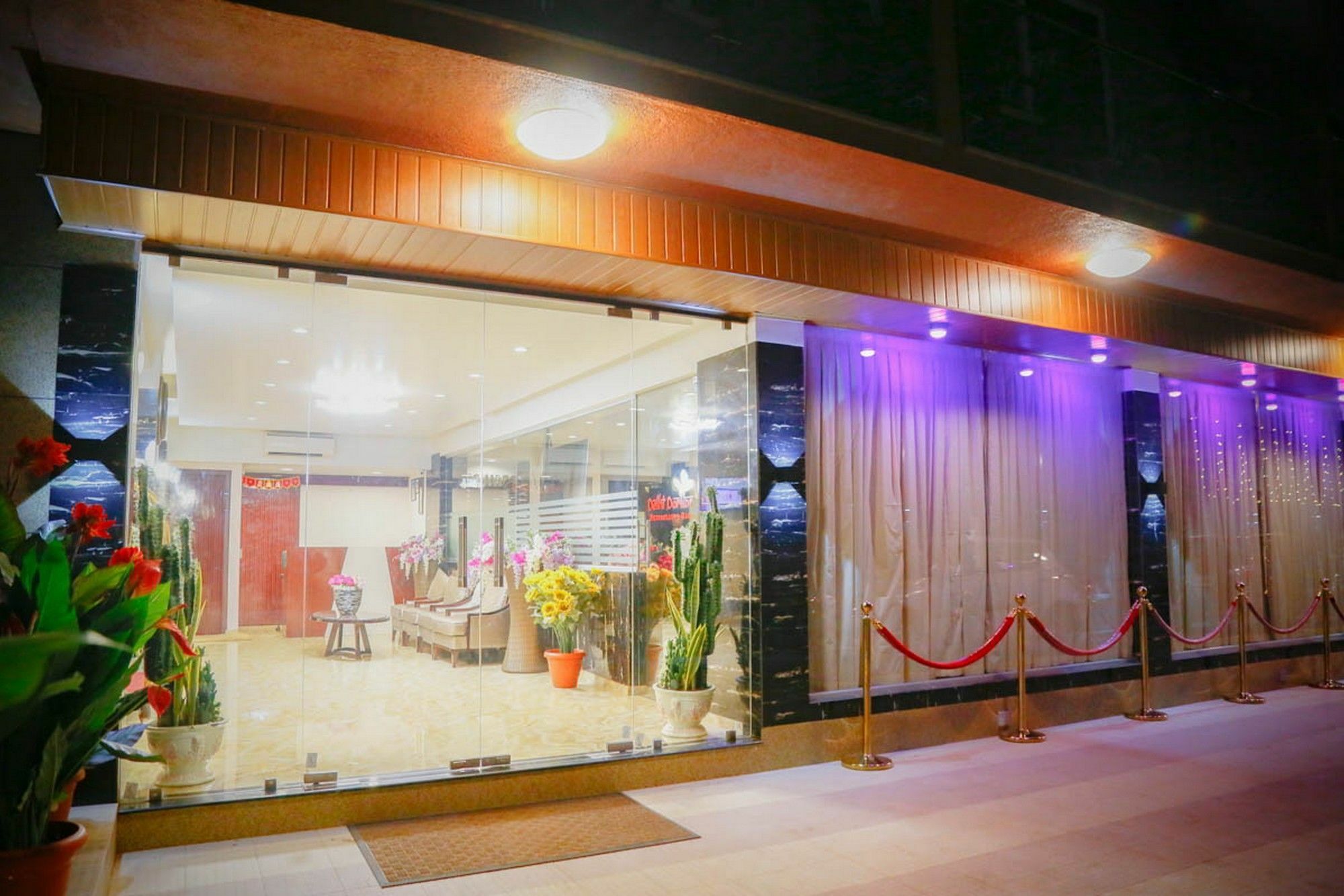 缤旅萨拉拉皇冠高级酒店 卡兰古特 外观 照片